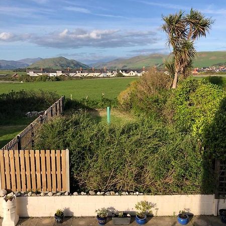 First Floor Apartment With Mountain Views Tywyn Exteriör bild
