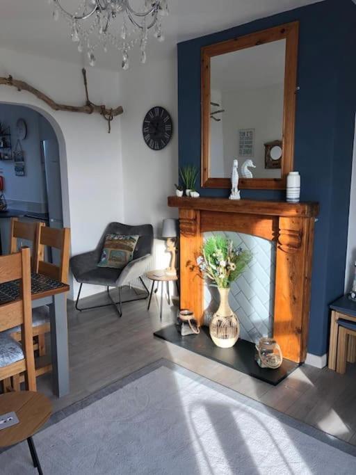 First Floor Apartment With Mountain Views Tywyn Exteriör bild