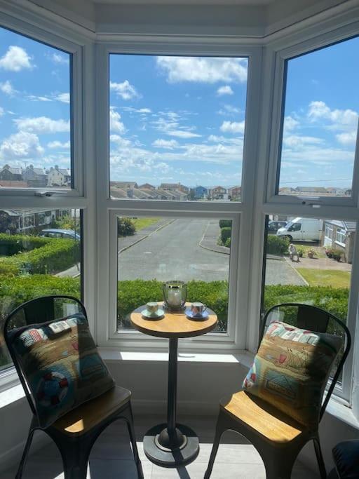 First Floor Apartment With Mountain Views Tywyn Exteriör bild